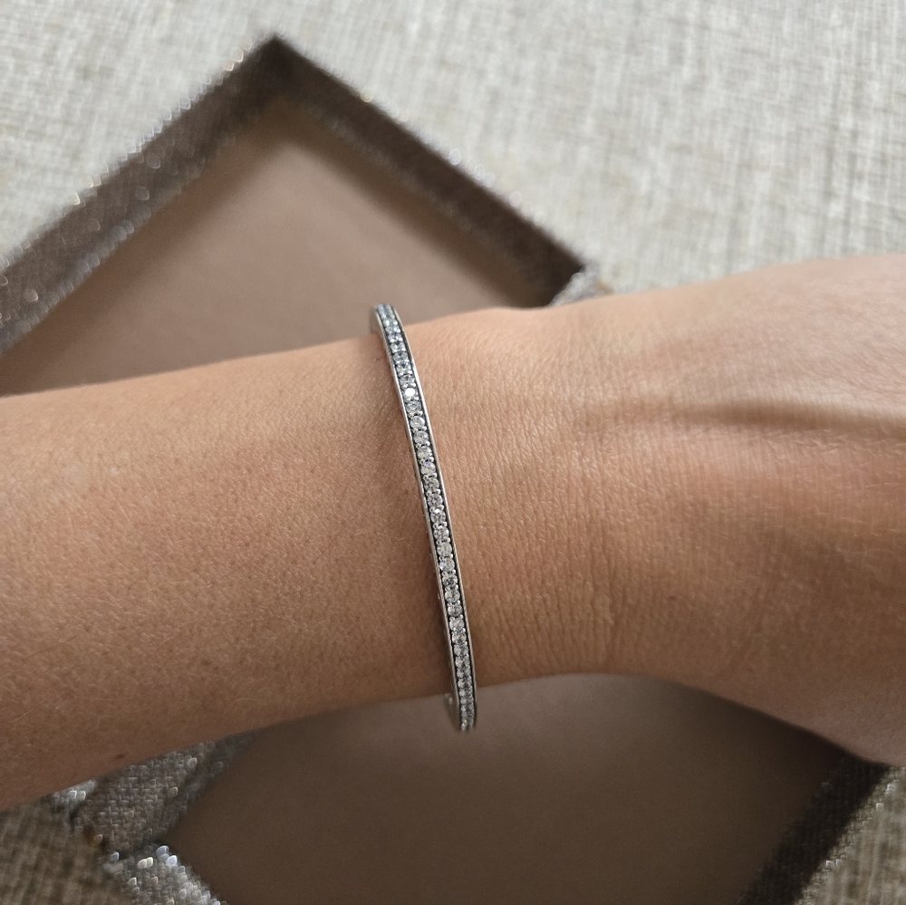 Pandora Radiant Hearts Bangle Bracelet Blue Enamel